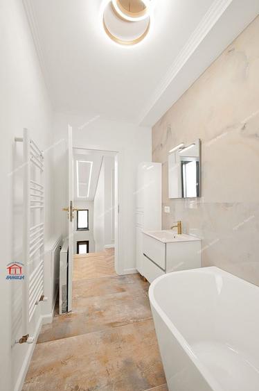 Duplex cu 3 camere cu Canalizare în Central