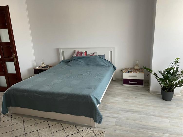 Apartament cu 2 camere semidecomandat, mobilat în Nicolina