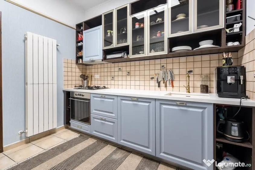 Apartament cu 5 camere decomandat, mobilat în Armeneasca