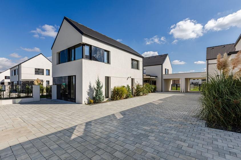 Duplex cu 4 camere cu Canalizare în Exterior Nord