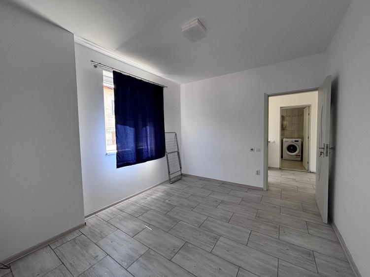 Apartament cu 3 camere decomandat în Exterior Vest