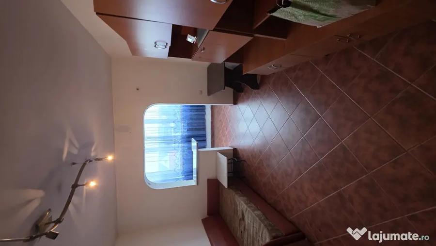 Apartament cu 3 camere decomandat, mobilat în Noua