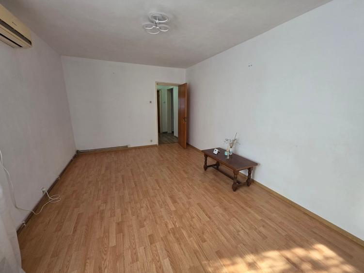 Apartament cu 3 camere decomandat în Bucur Obor