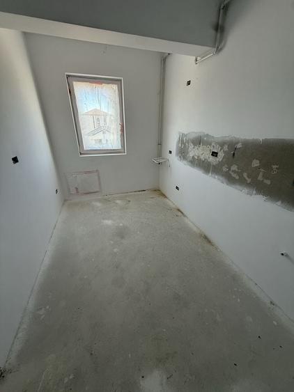 Apartament cu 3 camere decomandat în Dobroești