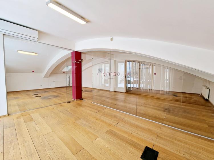 Apartament cu 4 camere decomandat în Cotroceni