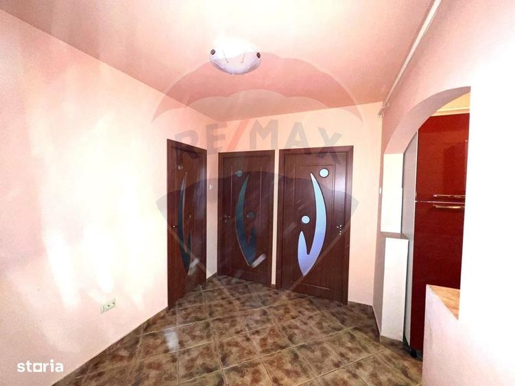 Apartament cu 3 camere decomandat, mobilat în Răcăciuni