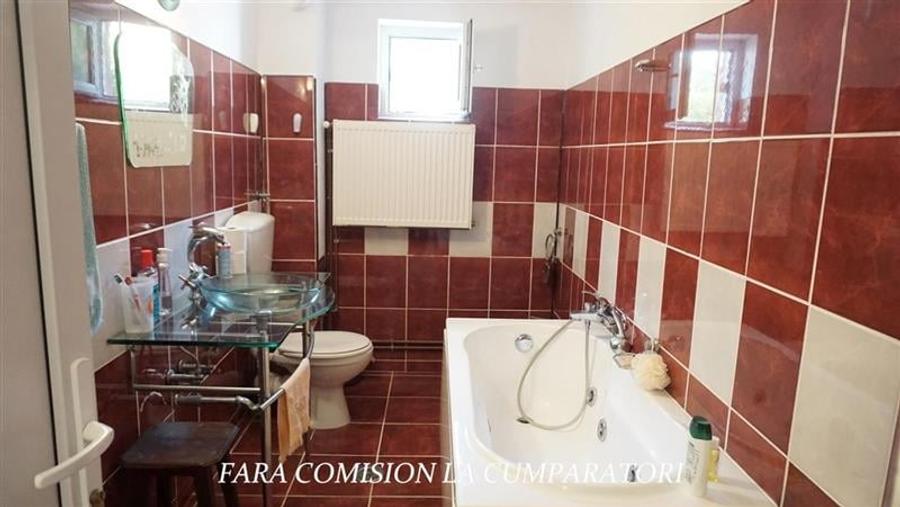 Apartament cu 3 camere decomandat în Sud