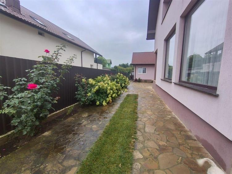 Casă individuală cu 5 camere cu Teren 1600 Mp în Moara