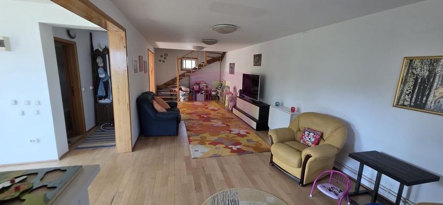 Casă cu 4 camere în Central