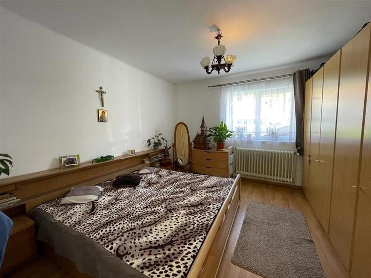 Casă cu 4 camere cu Garaj în Central