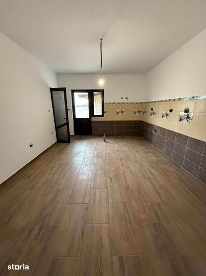 Casă cu 4 camere cu Canalizare în Chercea