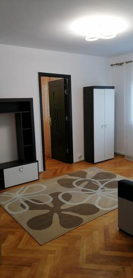 Apartament cu 2 camere semidecomandat în Budiu Mic