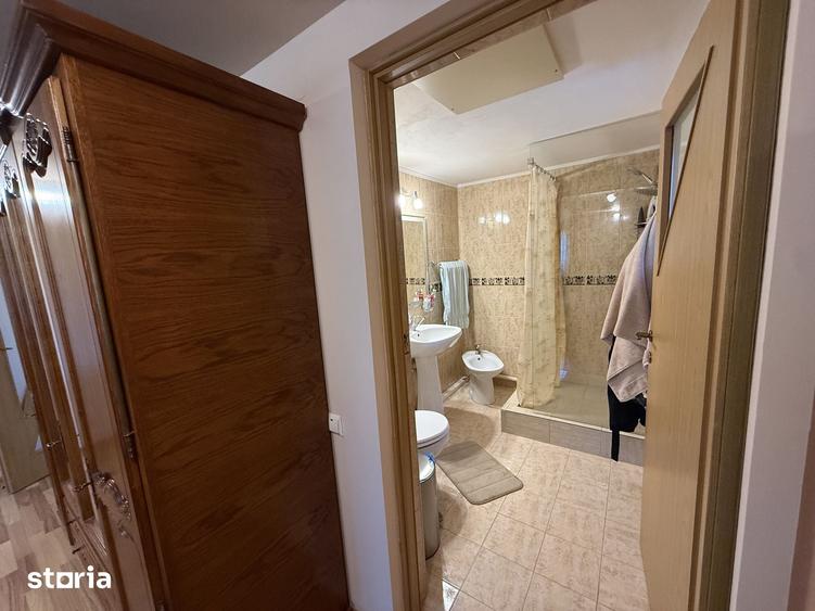 Casă cu 4 camere cu Teren 1700 Mp în Central