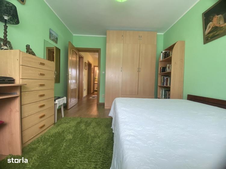 Casă cu 4 camere decomandat cu Teren 596 Mp în Central