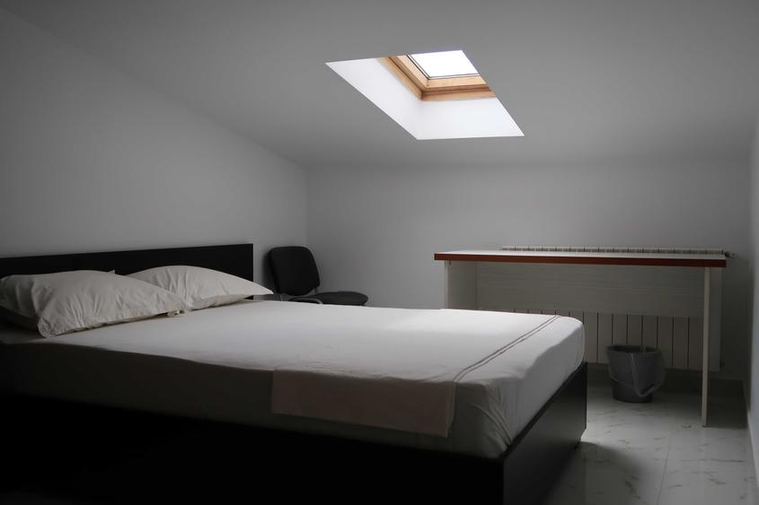 Apartament cu 3 camere semidecomandat în Trocadero