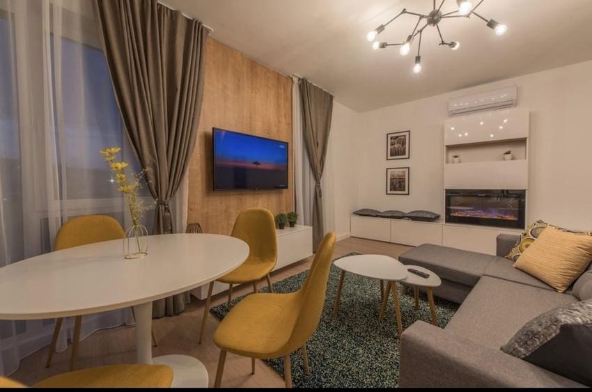 Apartament cu 3 camere decomandat în Exterior Vest