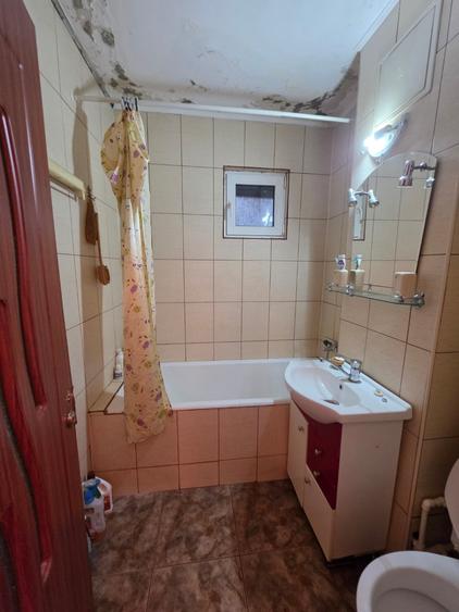 Apartament cu 3 camere decomandat în Dristor