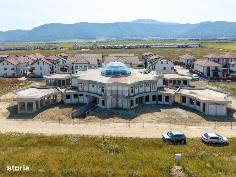 Spațiu comercial, de 2,439 mp, în Central