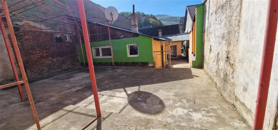 Casă individuală cu 4 camere cu Canalizare în Muncitoresc