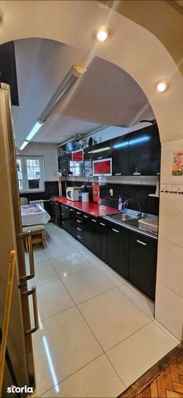 Apartament cu 4 camere semidecomandat, mobilat în Militari