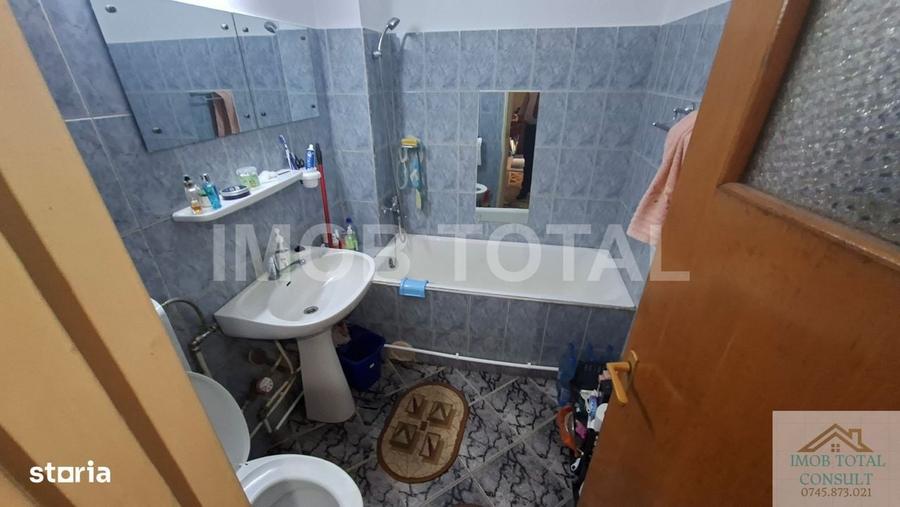 Apartament cu 2 camere semidecomandat în Craiovei
