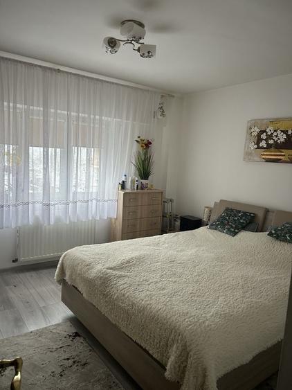 Apartament cu 3 camere decomandat în Sud