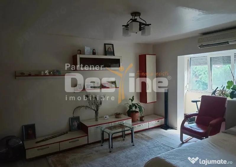 Apartament cu 3 camere decomandat în Dâmbovița