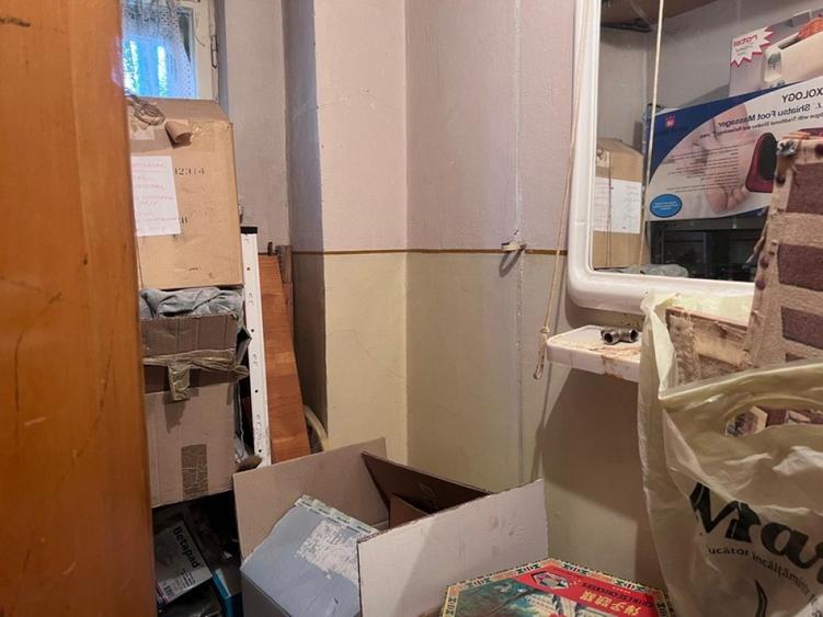 Apartament cu 4 camere semidecomandat în Gojdu