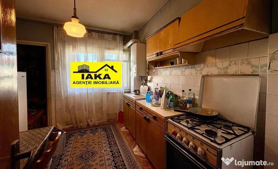 Apartament cu 4 camere decomandat în Central