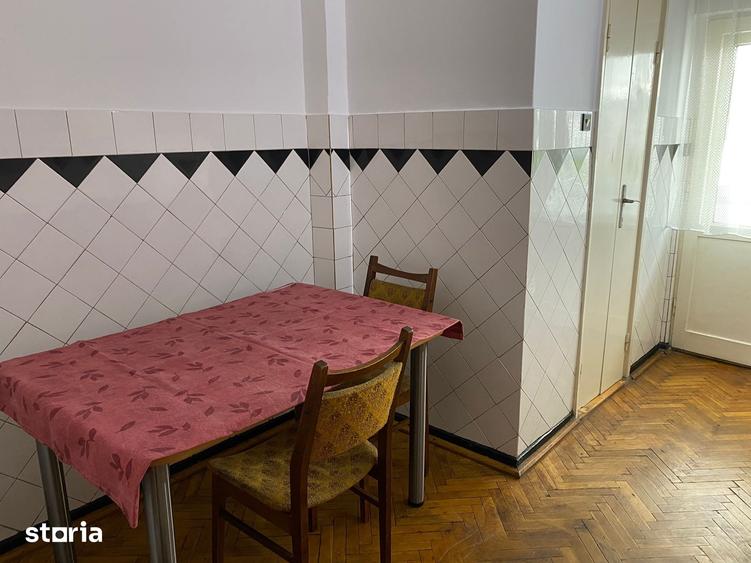 Apartament cu 4 camere decomandat în Central