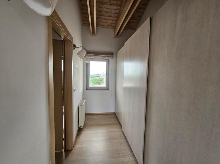 Penthouse cu 4 camere decomandat, mobilat în Complex Studențesc