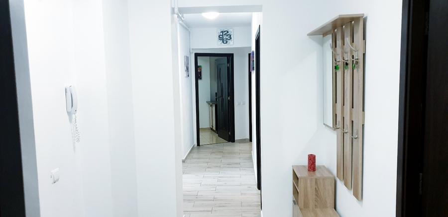 Apartament cu 3 camere decomandat, mobilat în Alexandru Obregia