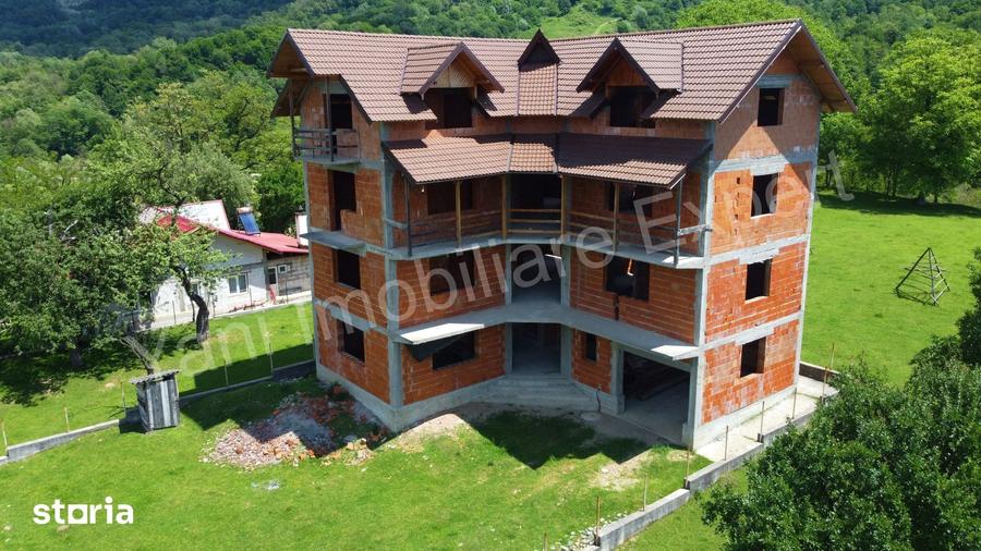 Casă cu Teren 1183 Mp în Corbeni