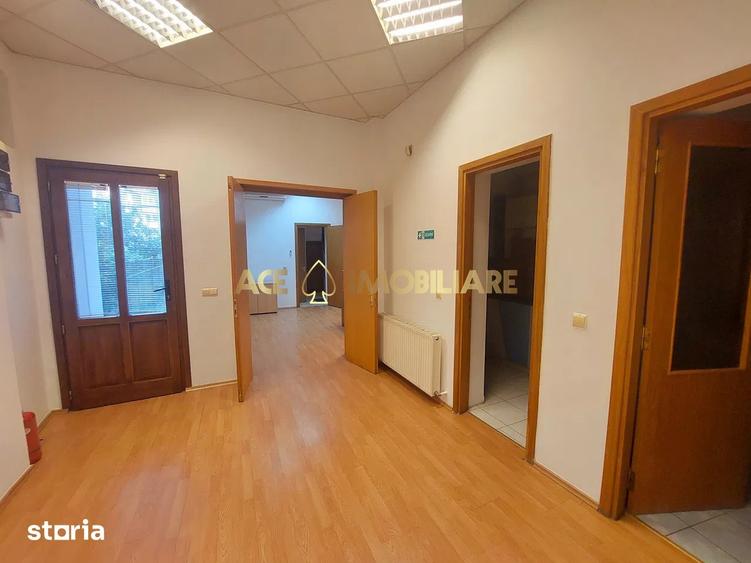 Casă individuală cu 16 camere cu Canalizare în Foișorul de Foc