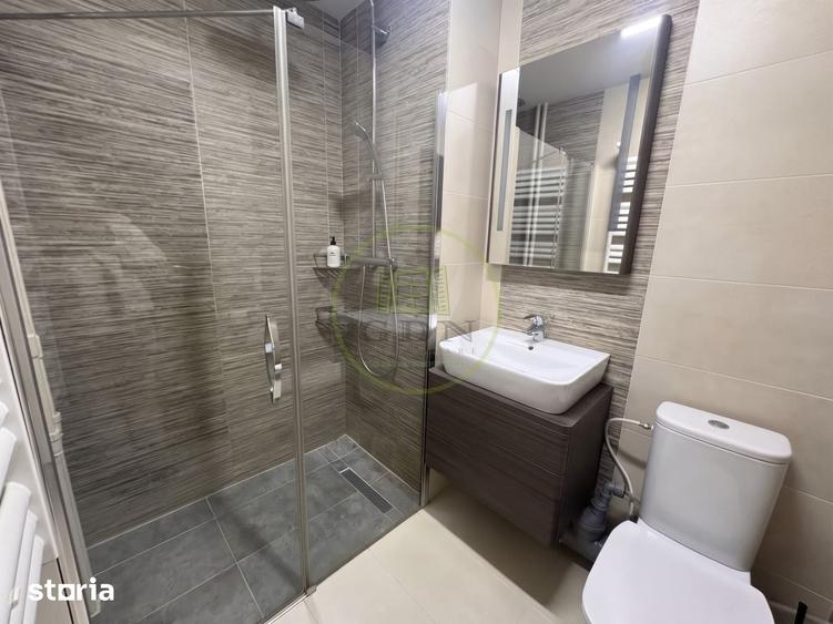Apartament cu 4 camere semidecomandat în Crângași