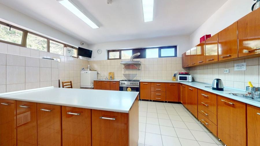 Casă individuală cu 15 camere cu Teren 4000 Mp în Sud-Est