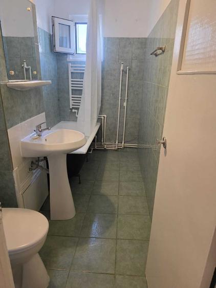 Inchiriez apartament 2 camere, decomandat, pe strada Soseaua Nicolina (Rond Vechi -langa BRD), modelul cu bucatarie inchisa. - 2