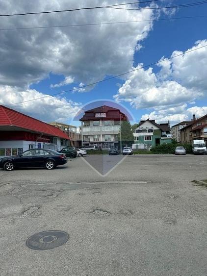 Birou, de 1,100 mp, în Central