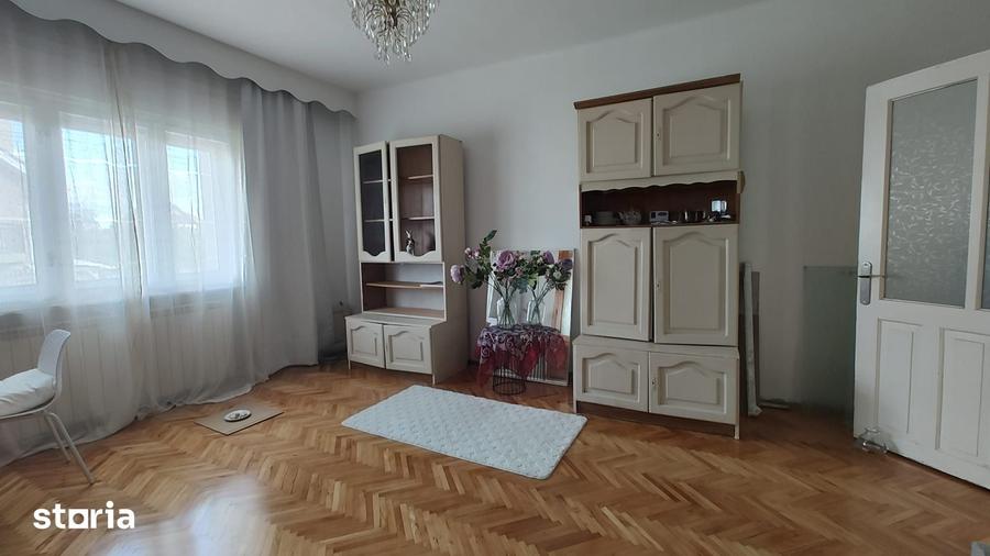 Casă cu 3 camere cu Teren 497 Mp în Central
