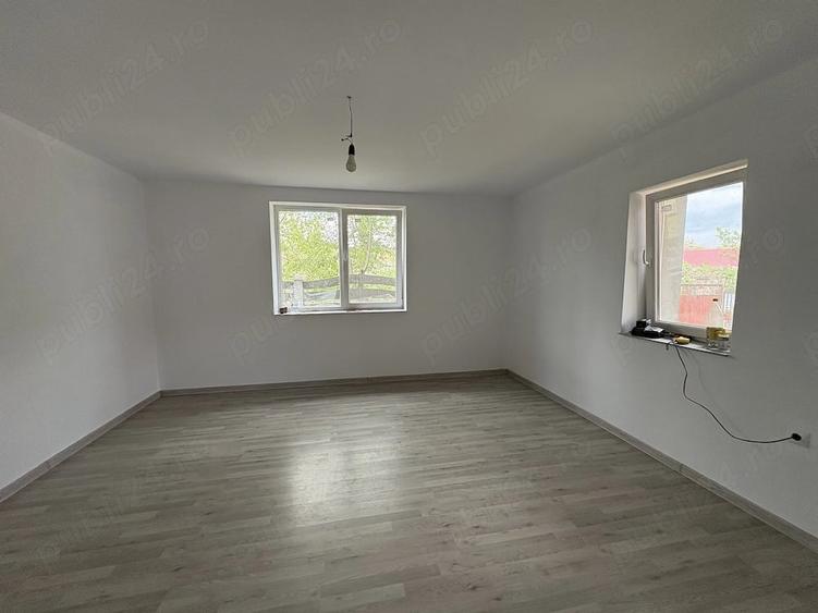 Casă cu 2 camere cu Teren 17000 Mp în Central