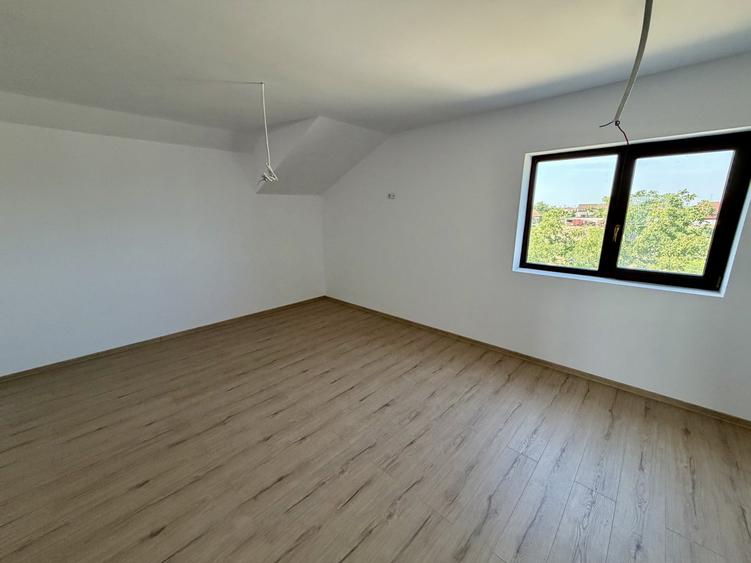 Duplex cu 4 camere cu Canalizare în Moșnița Nouă