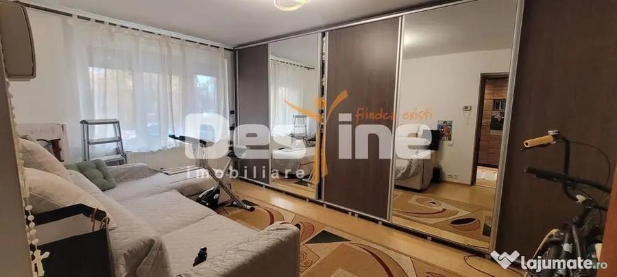 Apartament cu 3 camere decomandat în Craiter
