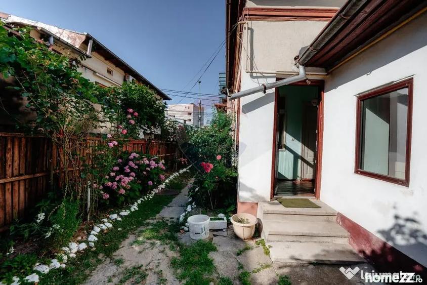 Casă cu 7 camere cu Teren 422 Mp în Central