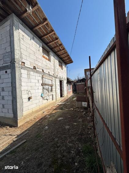 Casă cu 3 camere cu Teren 450 Mp în Central