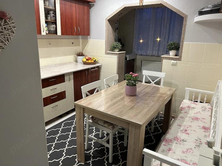 Apartament cu 3 camere decomandat în Central