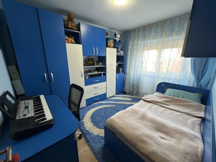 Apartament cu 3 camere decomandat în Micro 17