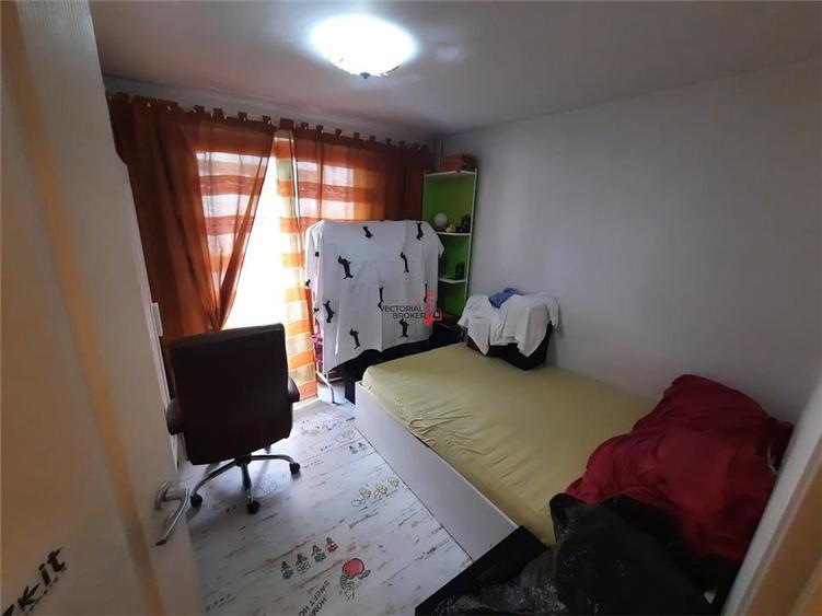 Apartament cu 4 camere decomandat în Pantelimon