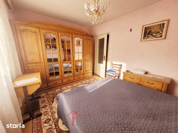Apartament cu 4 camere decomandat în Central