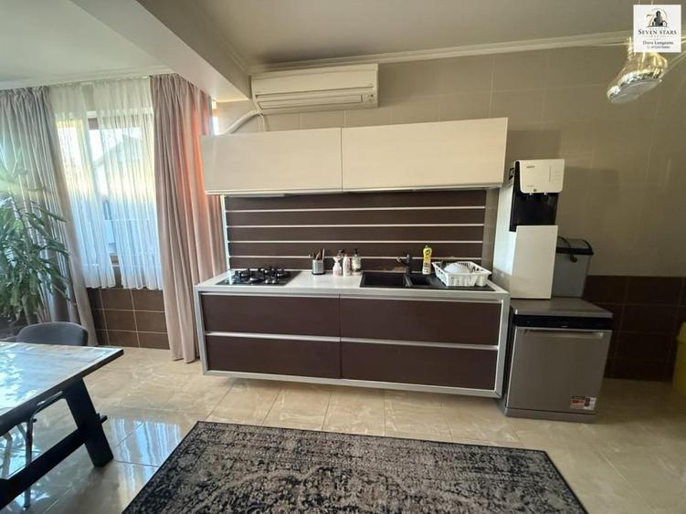 Apartament cu 10 camere, mobilat în Central