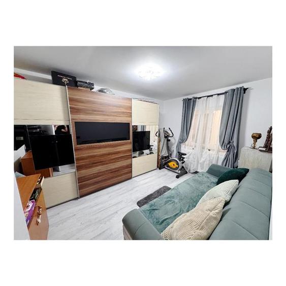 Casă individuală cu 6 camere cu Teren 517 Mp în Noua